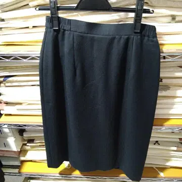 여성용 무릎 기장 스커트 37