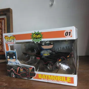 funko pop BATMAN IN BATMOBILE01