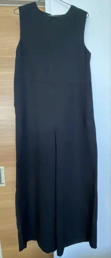 블랙 슬리브리스 점프수트