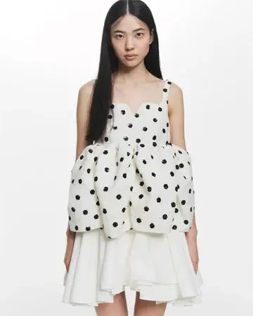 Bibiy. BIANCA BLOSSOM TOP 비앙카 블라썸 비비