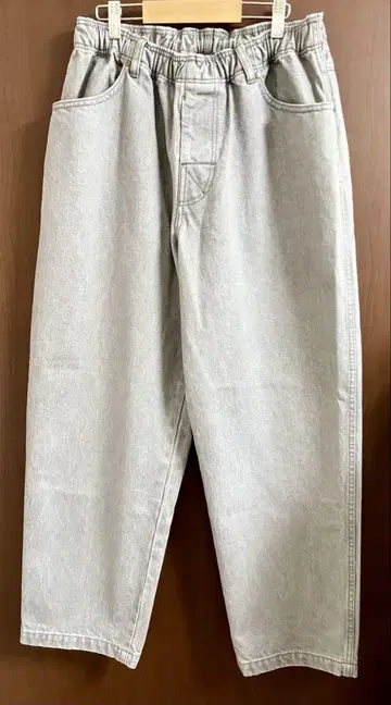 COMFORTABLE REASON Fade Denim Slacks