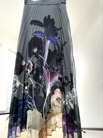 ameri MEDI ROENTGEN FLOWER PLEATS SKIRT