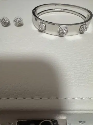 SWAROVSKI 스와로브스키 뱅글 팔찌