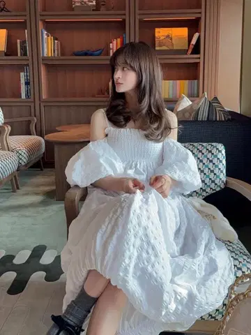 Bibiy. B. EMERALD DRESS 비비 드레스 화이트