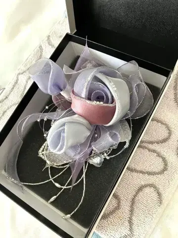 도쿄 소와르 코사지 엘레강스 기품있는 큰 퍼플x그레이