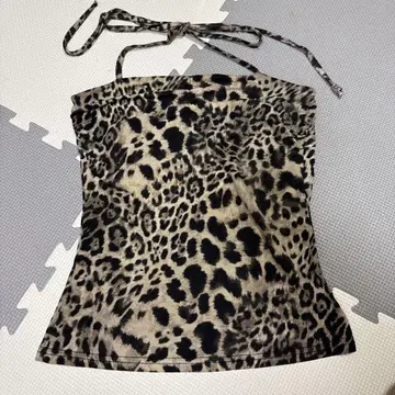 d.i.a 레오파드 무늬 라메 베어탑 홀터넥 F