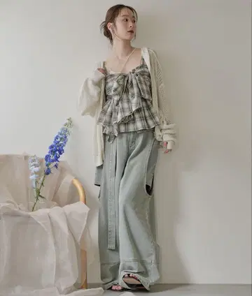 컷아웃 디자인 와이드 데님