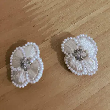 비즈와 자수 귀찌