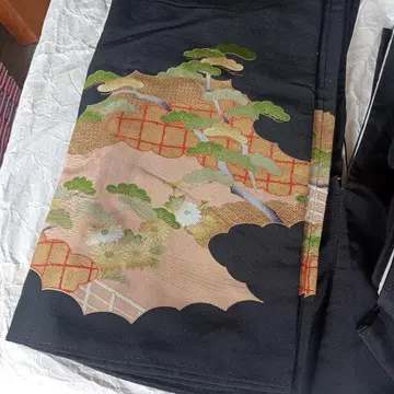 리메이크 소재 검정색 전통 예복 기모노 금색 자수 기모노