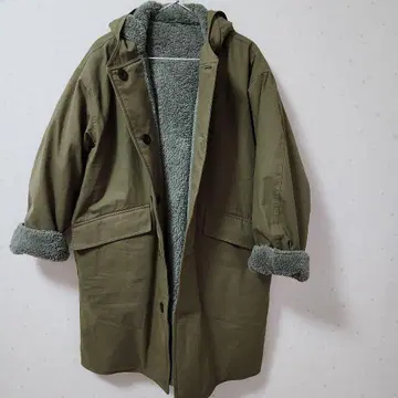 ARMY TWiLL 올리브색 플리스 안쪽 리버서블 모즈 코트