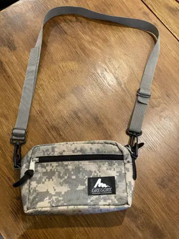 구 로고 USA제 그레고리 패디드 숄더 S 디지털 카모플라주 숄더