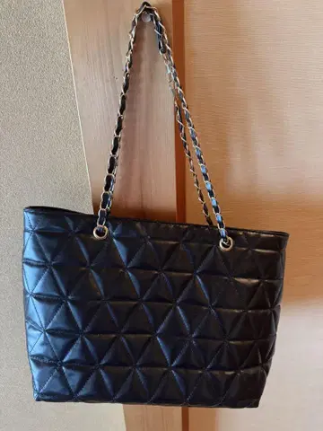 블랙 퀼팅 숄더백