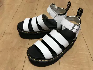Dr. Martens 화이트 통굽 스트랩 샌들 UK4