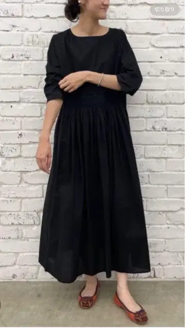 비어즐리 블랙 자수 롱 원피스