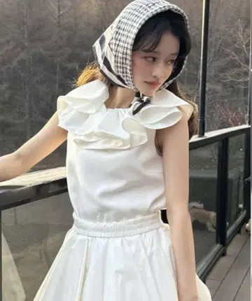 [미사용 새상품] BIBIY DOROTHY RIBBON TOP 프릴 상의