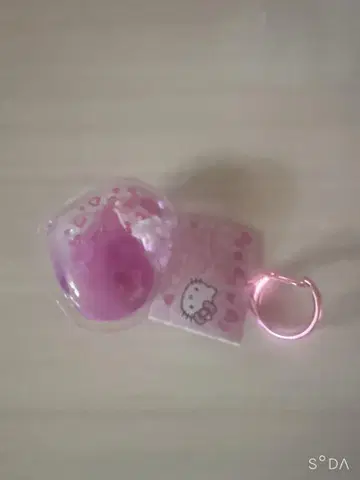 헬로키티 하트 키링