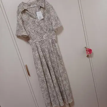 [새상품] 원피스 스키퍼 카라 플레어 소매 원피스 내추럴 꾸뛰르