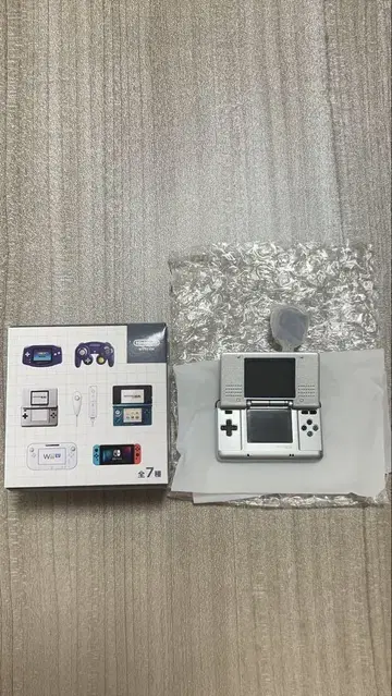닌텐도 뮤지엄 한정 게임 하드 키링 닌텐도 DS