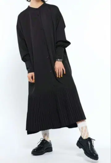 SUMi STYLE 스미스타일 이아파피요네 랜덤 플리츠 원피스 블랙