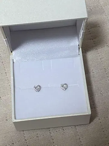 THE KISS 하트 귀걸이 (실버)