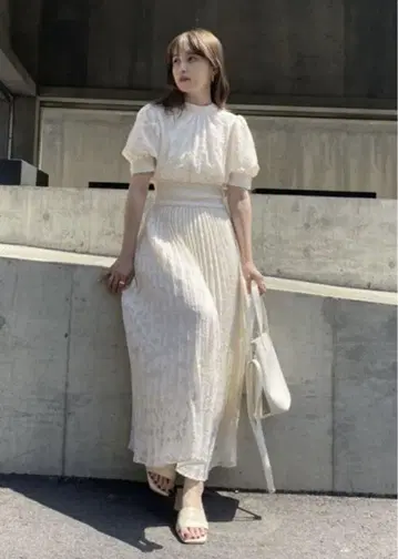 NICE CLAUP 백리본 플리츠 롱 원피스
