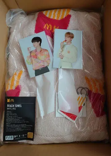 BTS 맥 콜라보 굿즈 비치 타월 + 사진 2장