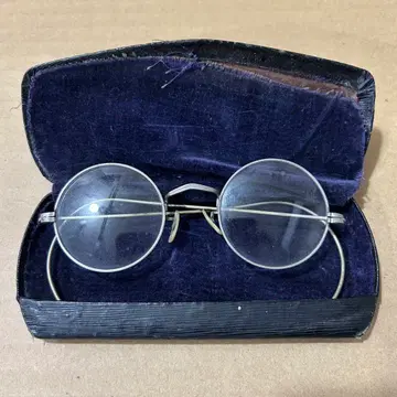 30년대부터 40년대 앤티크 안경 실버, 정교한 세공이 훌륭합니다