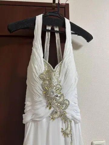 화이트 쉬폰 드레스 비즈 자수