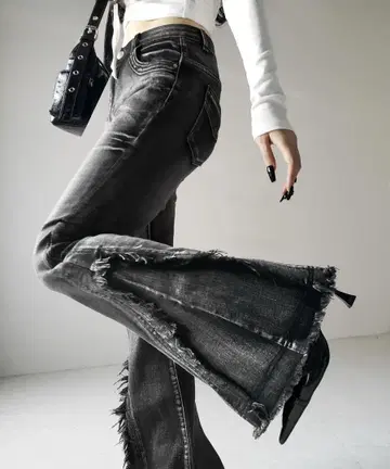 다크 그레이 프린지 부츠컷 데님