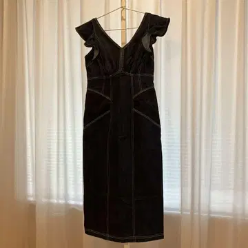 Herlipto RuffledShoulderDenimMidiDress