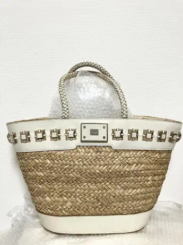 안야 힌드마치 스터드 장식 화이트 바스켓백 스트로우 백