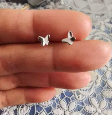 나비 디자인 실버 귀걸이 2cm