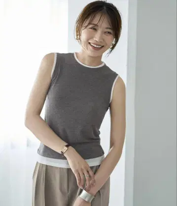 레이어드 스타일 시어 니트 소 탱크탑