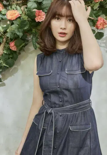 her lip to Marseille Belted Denim Dress