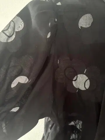 가격 인하 미사용 새상품 마리콴트 시어 반팔 상의 백리본