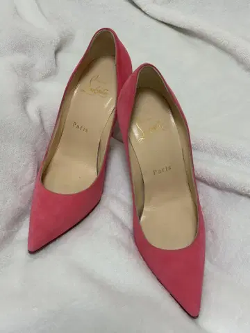 Christian Louboutin 핑크 스웨이드 펌프스