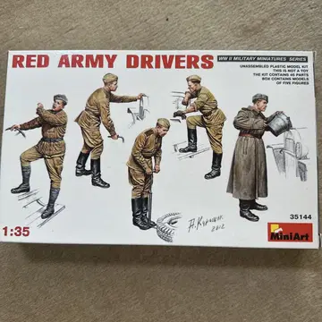 미니아트 1/35 소비에트 적군 드라이버