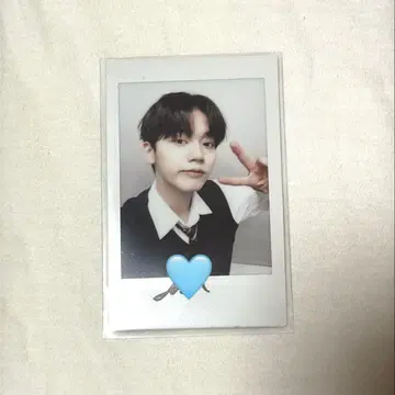 OMEGA X 혁 폴라로이드 친필 사인