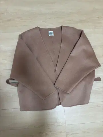 toteme 숏코트 베이지