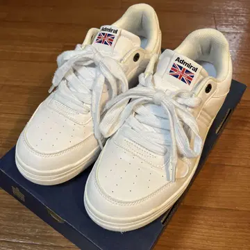 Admiral 스니커즈