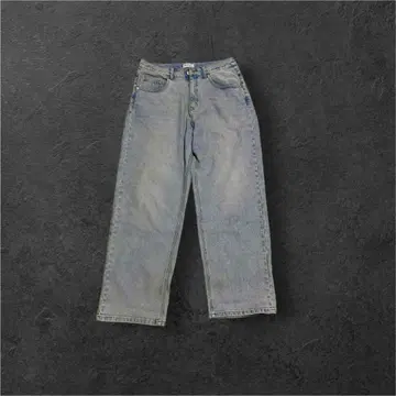 연한 블루 스트레이트 데님