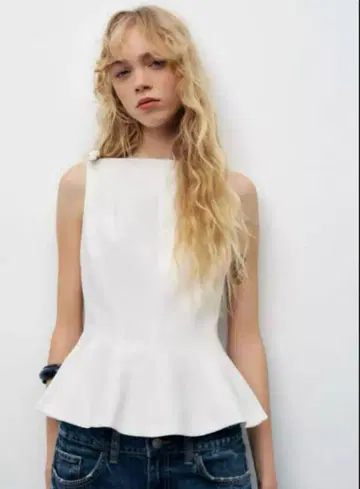 완판 인기 상품 ZARA 페플럼 리본 상의 XS 사이즈 화이트