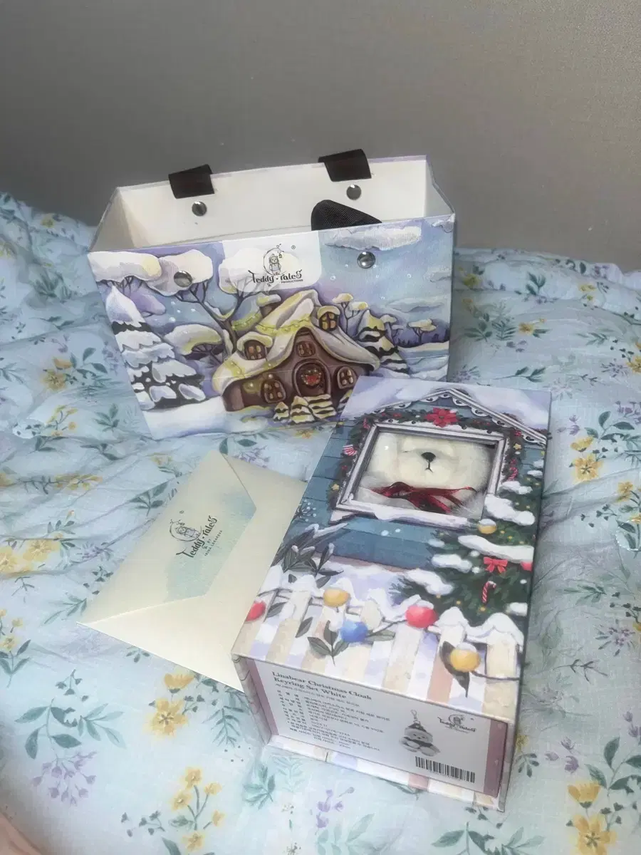 Lenabear Christmas Cape Keyring Set White