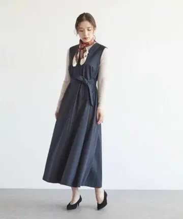 V넥 볼륨 원피스