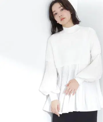 내추럴 뷰티 베이직 니트 도킹 플리츠 튜닉