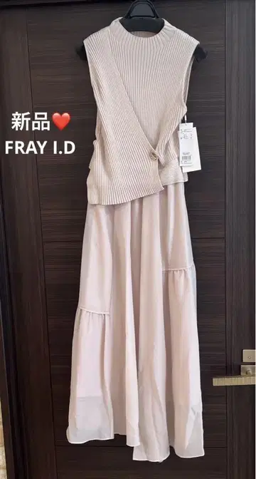 새상품 대인기 FRAY I.D 메탈 브로치 리브 니트 콤비 플레어 원피스