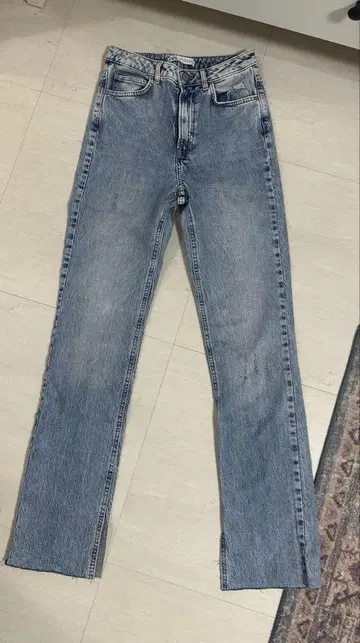 ZARA 라이트 블루 스트레이트 데님 컷오프