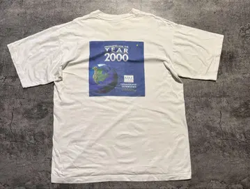 YEAR 2000 그래픽 티셔츠
