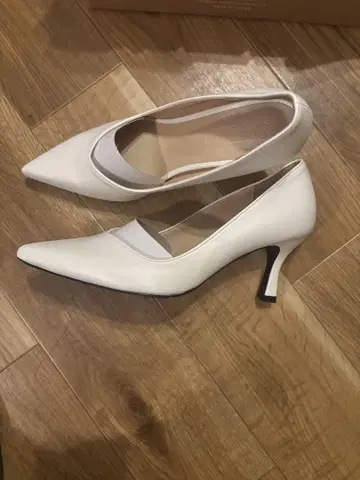 23.5cm 화이트 스틸레토 하이힐 7cm