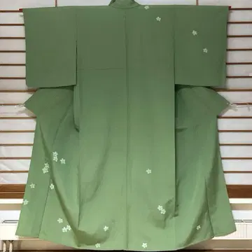 순수 실크 쓰케사게 홑옷 와사비색 자수 하나 문양